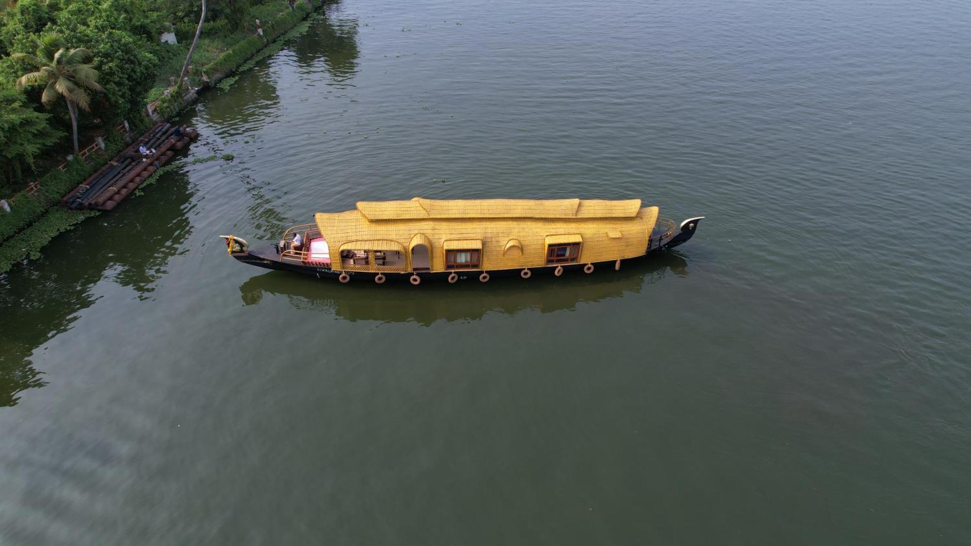 Thara'S Houseboat Hotel Alappuzha Exterior photo