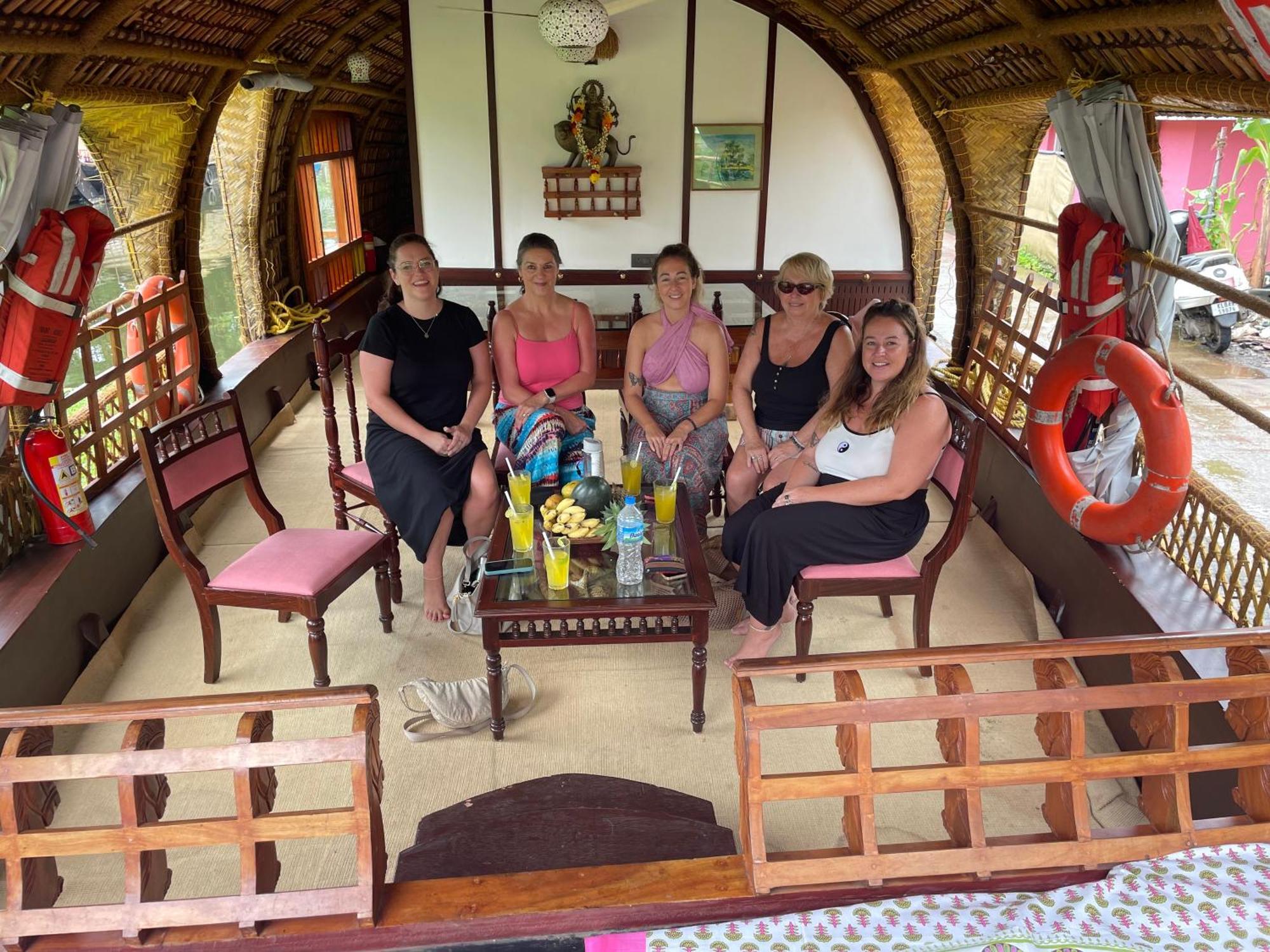 Thara'S Houseboat Hotel Alappuzha Exterior photo