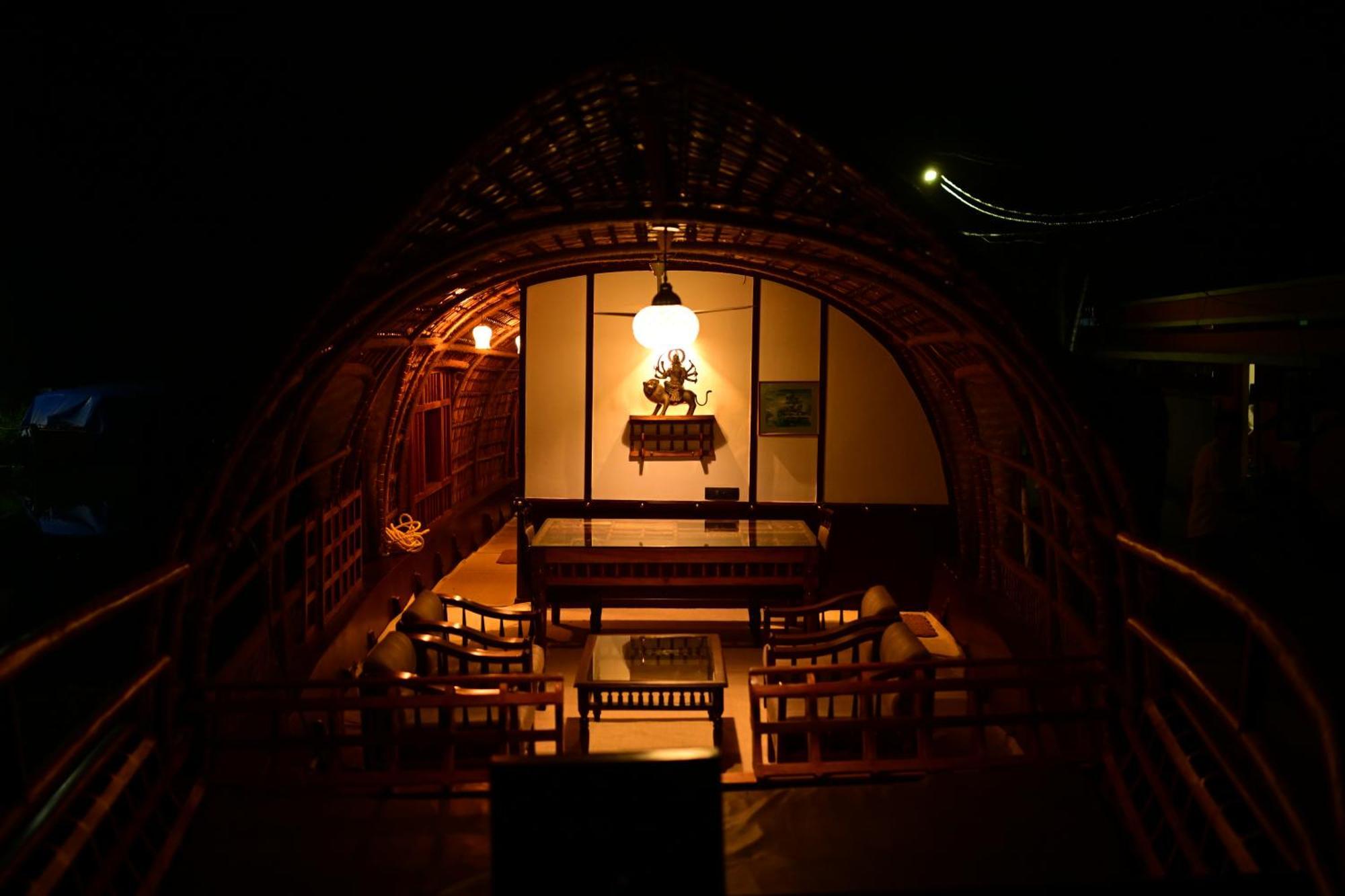 Thara'S Houseboat Hotel Alappuzha Exterior photo