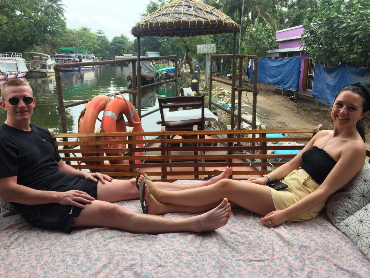Thara'S Houseboat Hotel Alappuzha Exterior photo